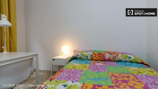 Habitación luminosa en alquiler en apartamento de 5 dormitorios en Ronda - GRANADA