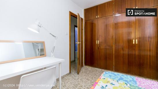 Habitación bien amueblada en alquiler en apartamento de 5 dormitorios en Ronda - GRANADA