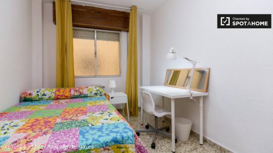 Habitación bien amueblada en alquiler en apartamento de 5 dormitorios en Ronda - GRANADA