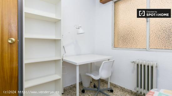 Cómoda habitación en alquiler en apartamento de 5 dormitorios en Ronda - GRANADA