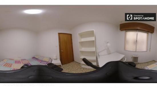 Cómoda habitación en alquiler en apartamento de 5 dormitorios en Ronda - GRANADA