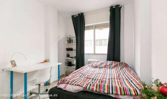 Habitación con cama doble en alquiler en apartamento de 5 dormitorios en Ronda - GRANADA