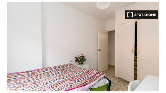 Habitación con cama doble en alquiler en apartamento de 5 dormitorios en Ronda - GRANADA