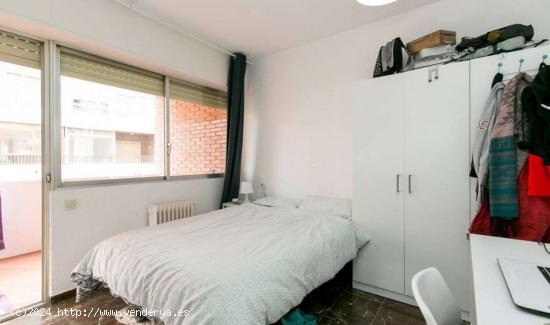 Habitación con cama doble en alquiler en apartamento de 5 dormitorios en Ronda - GRANADA