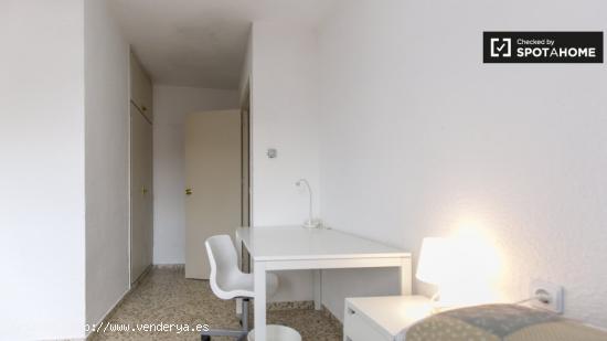 Amplia habitación en alquiler en apartamento de 5 dormitorios en Ronda - GRANADA