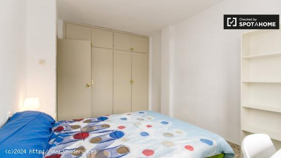 Habitación bien amueblada en alquiler en apartamento de 5 dormitorios en Ronda - GRANADA