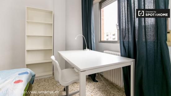 Habitación bien amueblada en alquiler en apartamento de 5 dormitorios en Ronda - GRANADA