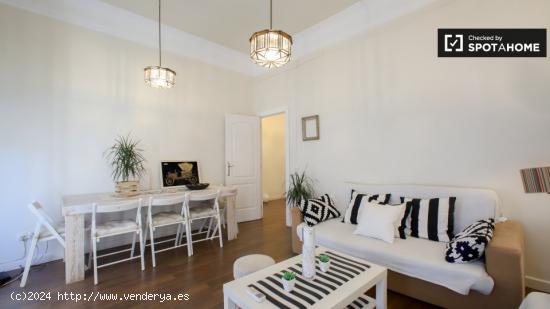 Habitación grande en un apartamento de 5 dormitorios en Extramurs - VALENCIA