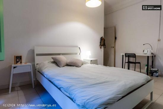  Alquiler de habitaciones en piso de 12 habitaciones, Poblenou - Mujeres - BARCELONA 