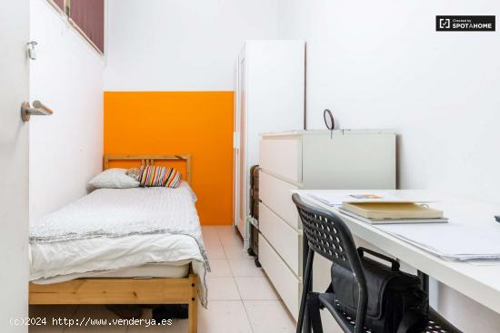 Habitación en piso de 12 habitaciones en Poblenou - Mujeres - BARCELONA