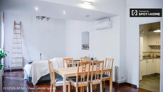 Apartamento de 1 dormitorio con techos altos en alquiler en El Born - BARCELONA