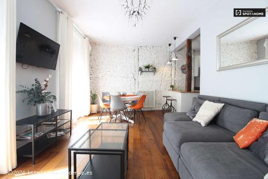 Elegante apartamento de 4 dormitorios en alquiler en Malasaña - MADRID