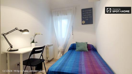 Habitación luminosa en apartamento de 7 dormitorios en Puerta del Ángel - MADRID