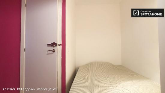 Habitación amueblada en apartamento de 7 dormitorios en Puerta del Ángel - MADRID