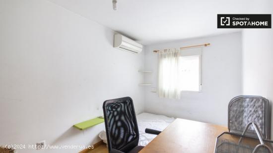 Habitación luminosa en apartamento de 2 dormitorios en Príncipe Pío - MADRID