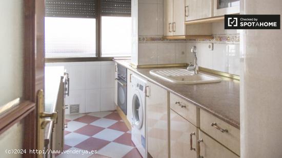 Cómoda habitación en alquiler, apartamento de 5 dormitorios, Carabanchel - MADRID