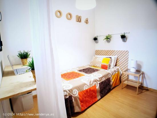  Elegante habitación en alquiler en un apartamento de 4 dormitorios en Aluche, Madrid - MADRID 