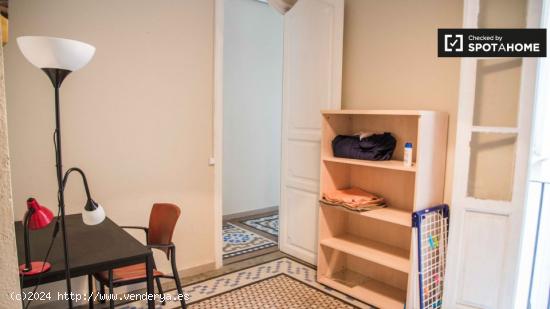 Acogedora habitación en alquiler en un apartamento de 4 dormitorios en L'Eixample - VALENCIA