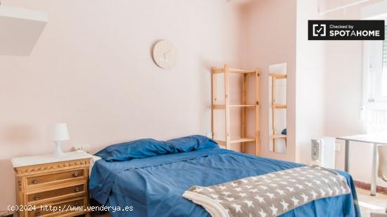 Elegante habitación en alquiler en apartamento de 3 dormitorios, Ciutat Vella - VALENCIA