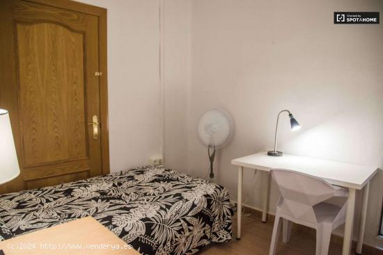  Habitación amueblada en un apartamento de 7 dormitorios en Extramurs - VALENCIA 