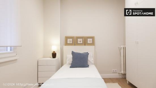 habitación en piso de 3 dormitorios en chamartín - MADRID