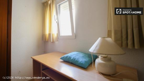 Habitación luminosa en alquiler en un apartamento de 4 dormitorios en La Saïdia - VALENCIA