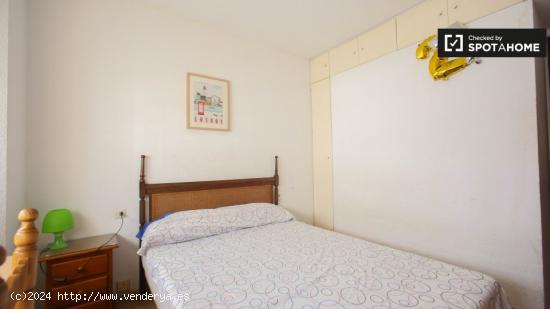 Elegante habitación en alquiler en un apartamento de 4 dormitorios en La Saïdia - VALENCIA