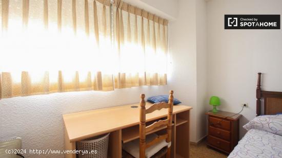 Elegante habitación en alquiler en un apartamento de 4 dormitorios en La Saïdia - VALENCIA