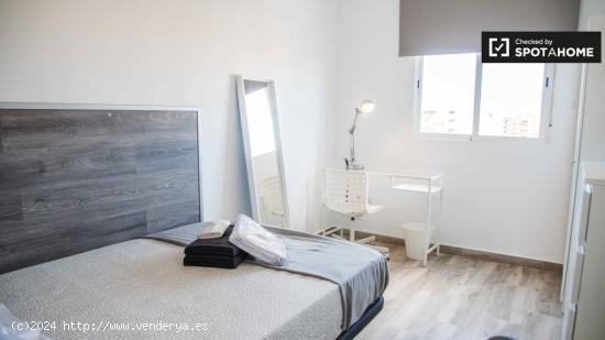 Elegante habitación en alquiler en un apartamento de 4 dormitorios en La Saïdia - VALENCIA