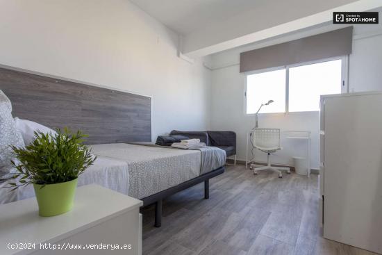 Se alquila habitación moderna en un apartamento de 4 dormitorios en La Saïdia - VALENCIA