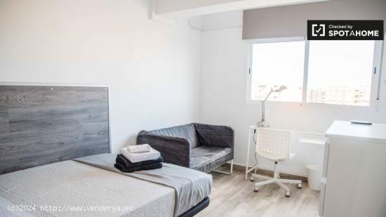 Se alquila habitación moderna en un apartamento de 4 dormitorios en La Saïdia - VALENCIA