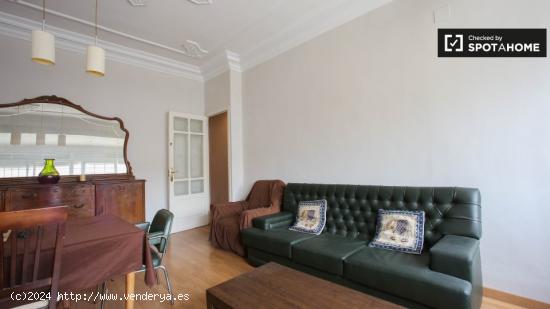 Elegante apartamento de 5 dormitorios en alquiler en Extramurs - VALENCIA