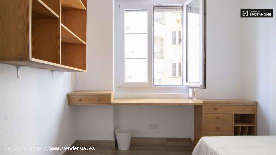 Acogedora habitación en alquiler en un apartamento de 7 dormitorios en Prosperidad - MADRID