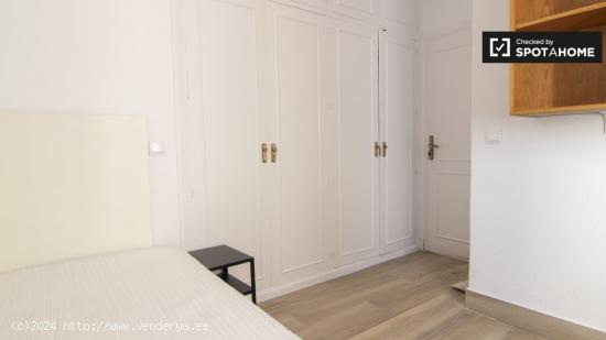 Acogedora habitación en alquiler en un apartamento de 7 dormitorios en Prosperidad - MADRID