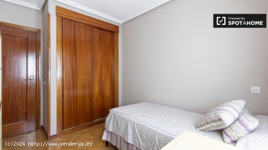 Acogedora habitación en apartamento de 3 dormitorios en Moratalaz, Madrid - MADRID