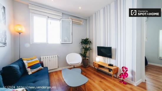 Elegante apartamento de 1 dormitorio en alquiler en Malasaña - MADRID