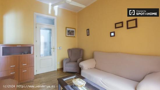 Luminoso apartamento de 3 dormitorios con balcón en alquiler en Delicias. - MADRID