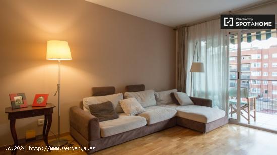 Amplio apartamento de 3 dormitorios en alquiler en Poblenou - BARCELONA