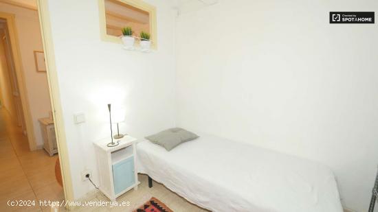 Se alquila habitación moderna, apartamento de 2 dormitorios, Eixample Dreta. - BARCELONA