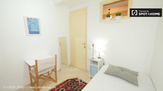 Se alquila habitación moderna, apartamento de 2 dormitorios, Eixample Dreta. - BARCELONA