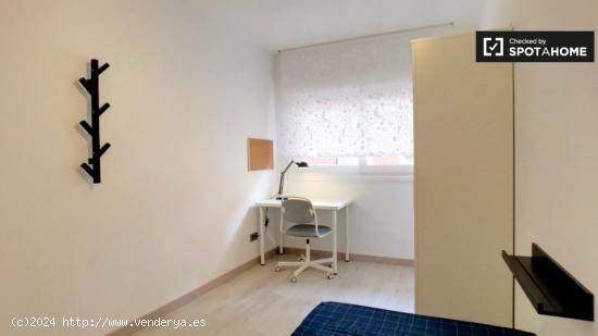 Linda habitación en alquiler en apartamento de 5 dormitorios en Puente de Vallecas - MADRID