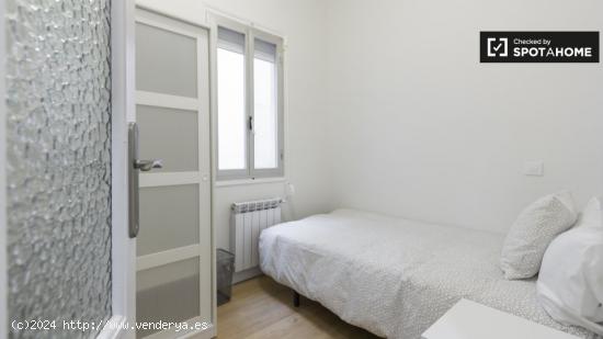 Elegante habitación en alquiler en apartamento de 5 dormitorios en Centro - MADRID