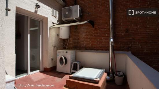 Estudio con terraza en alquiler en Tetuán. - MADRID