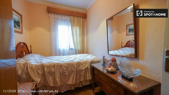 Elegante habitación en alquiler en apartamento de 4 dormitorios en Carabanchel. - MADRID