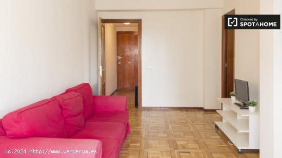 Soleado apartamento de 1 dormitorio con aire acondicionado y balcón en alquiler en Tetuán - MADRID