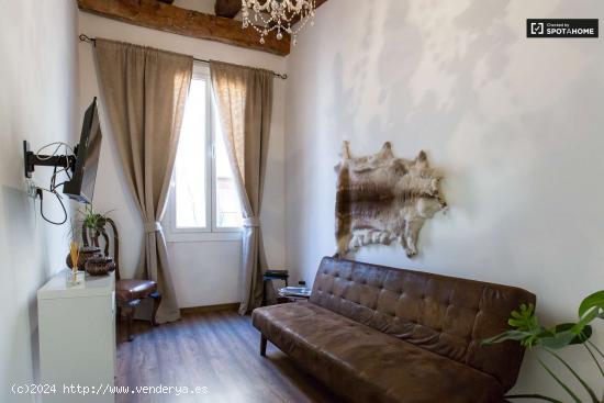 Precioso apartamento de 2 dormitorios con baño en alquiler en Barri Gòtic. - BARCELONA