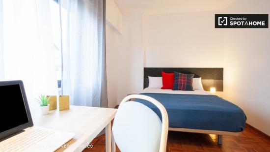 Habitaciones en alquiler en apartamento moderno de 10 dormitorios en Ciudad Lineal - MADRID