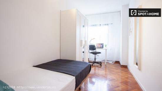 Habitaciones en alquiler en apartamento moderno de 10 dormitorios en Ciudad Lineal - MADRID