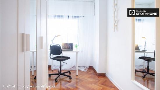 Habitaciones en alquiler en apartamento moderno de 10 dormitorios en Ciudad Lineal - MADRID