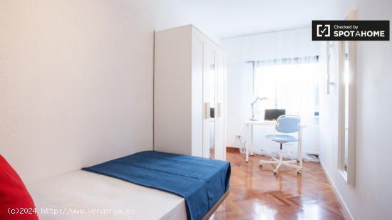 Habitaciones en alquiler en apartamento moderno de 10 dormitorios en Ciudad Lineal - MADRID